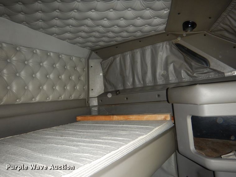 image for item HU9258 2007 Kenworth W900  semi truck