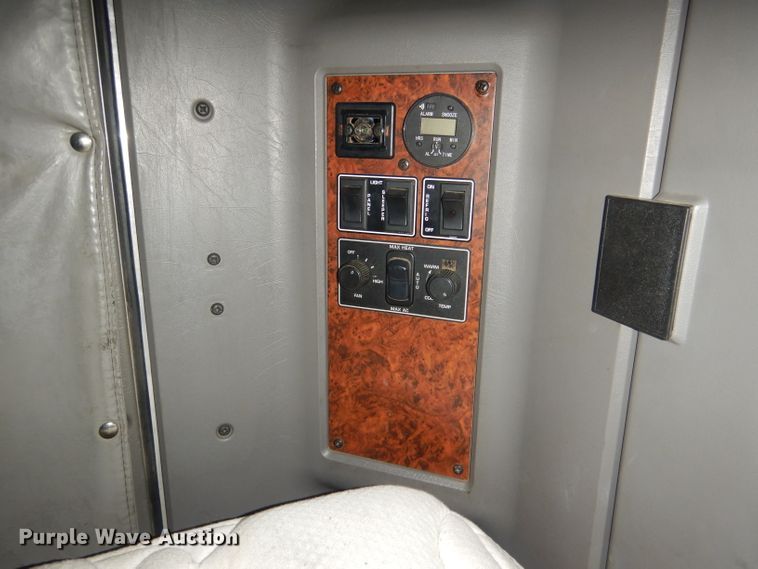 image for item HU9258 2007 Kenworth W900  semi truck