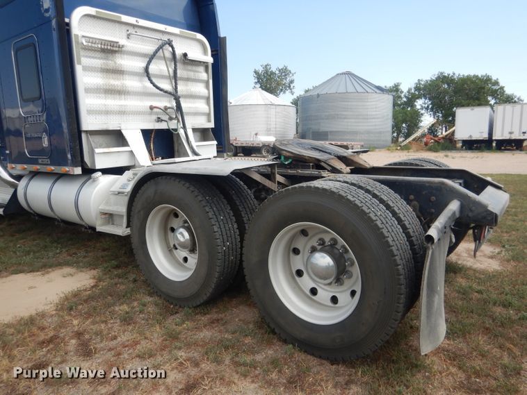 image for item HU9258 2007 Kenworth W900  semi truck