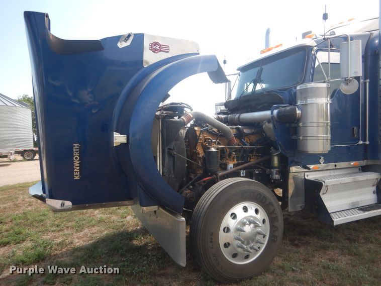 image for item HU9258 2007 Kenworth W900  semi truck
