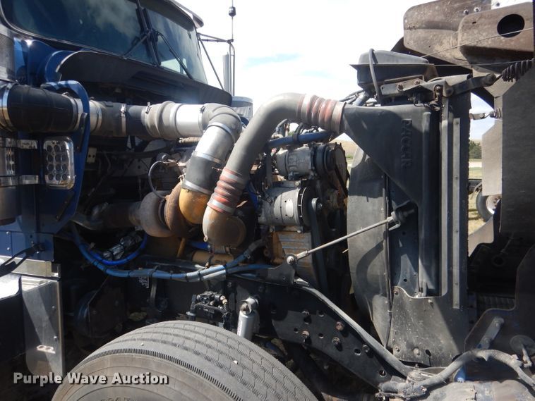 image for item HU9258 2007 Kenworth W900  semi truck