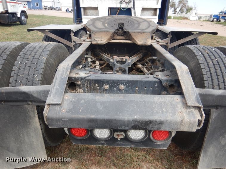 image for item HU9258 2007 Kenworth W900  semi truck