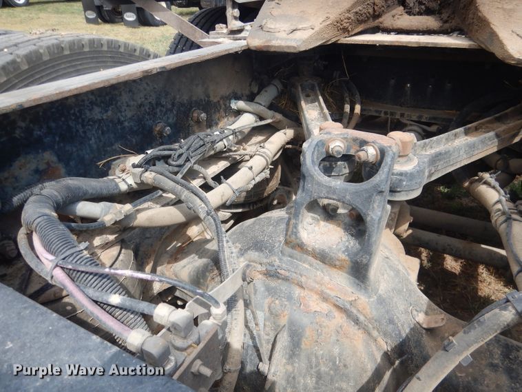 image for item HU9258 2007 Kenworth W900  semi truck