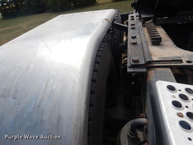 image for item HU9258 2007 Kenworth W900  semi truck