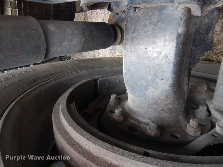 image for item HU9258 2007 Kenworth W900  semi truck