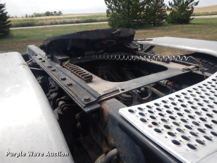 image for item HU9258 2007 Kenworth W900  semi truck