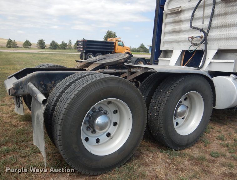 image for item HU9258 2007 Kenworth W900  semi truck