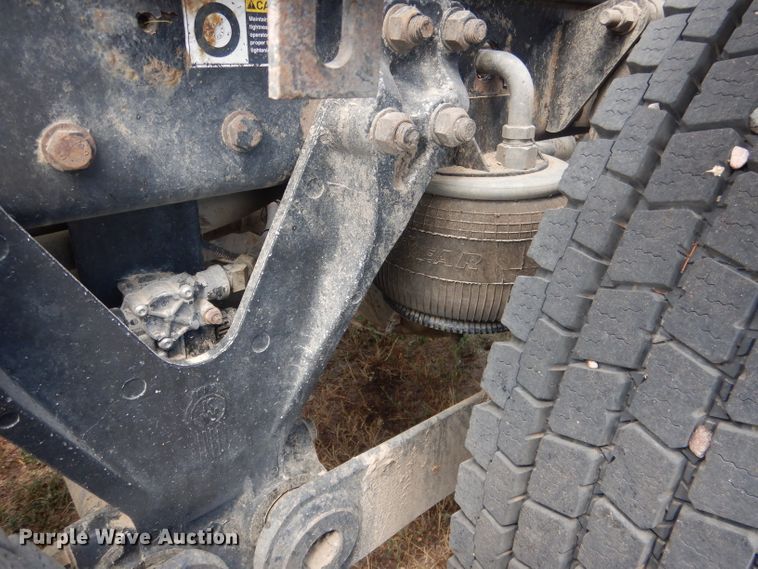 image for item HU9258 2007 Kenworth W900  semi truck