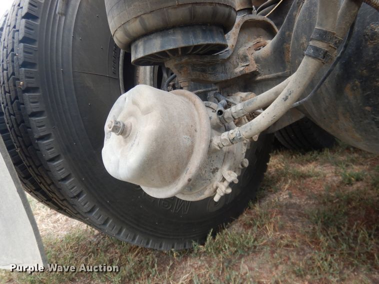 image for item HU9258 2007 Kenworth W900  semi truck