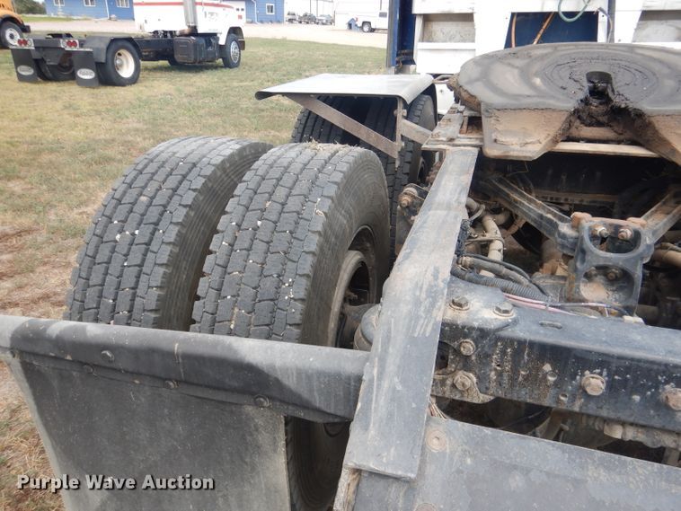 image for item HU9258 2007 Kenworth W900  semi truck