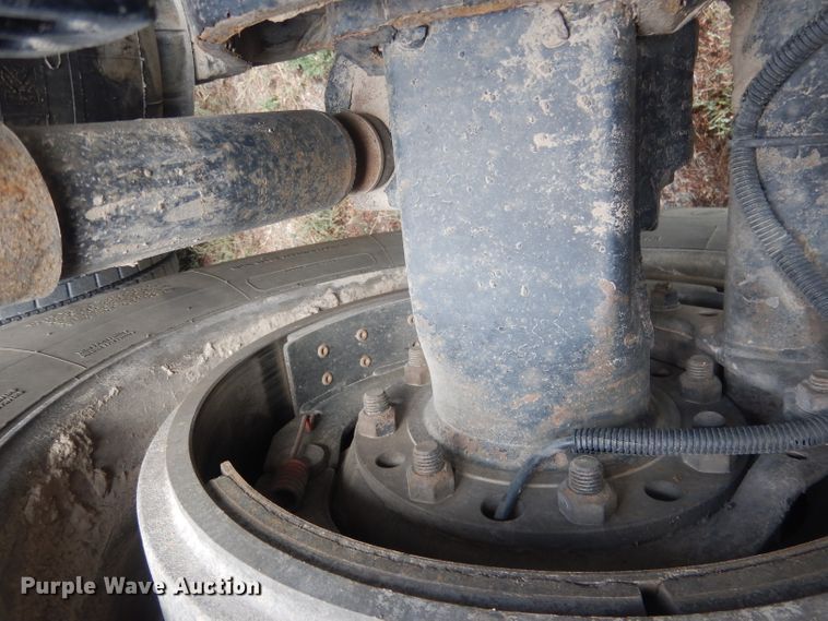 image for item HU9258 2007 Kenworth W900  semi truck