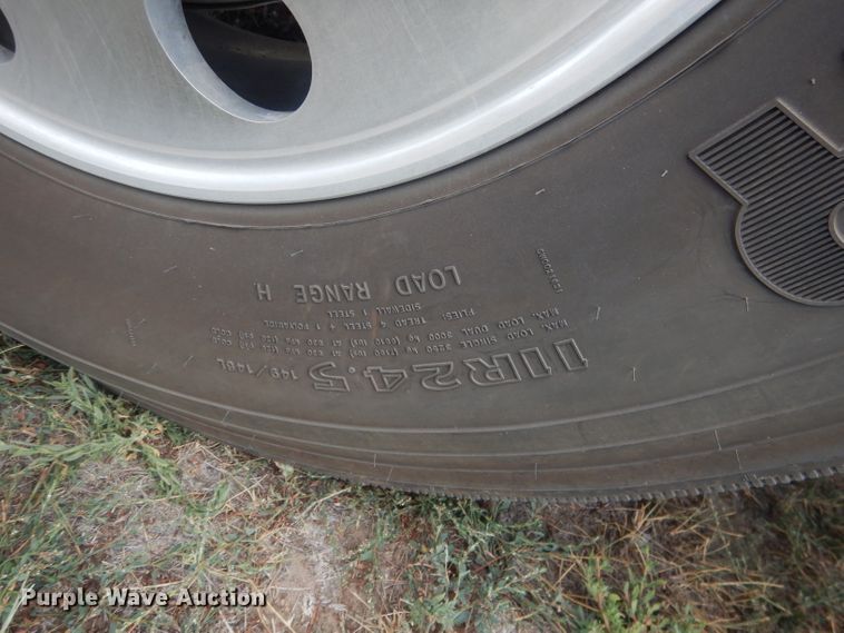 image for item HU9258 2007 Kenworth W900  semi truck