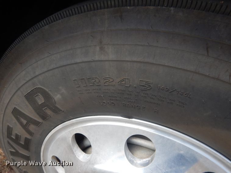 image for item HU9258 2007 Kenworth W900  semi truck