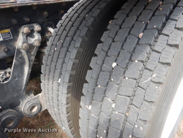 image for item HU9258 2007 Kenworth W900  semi truck