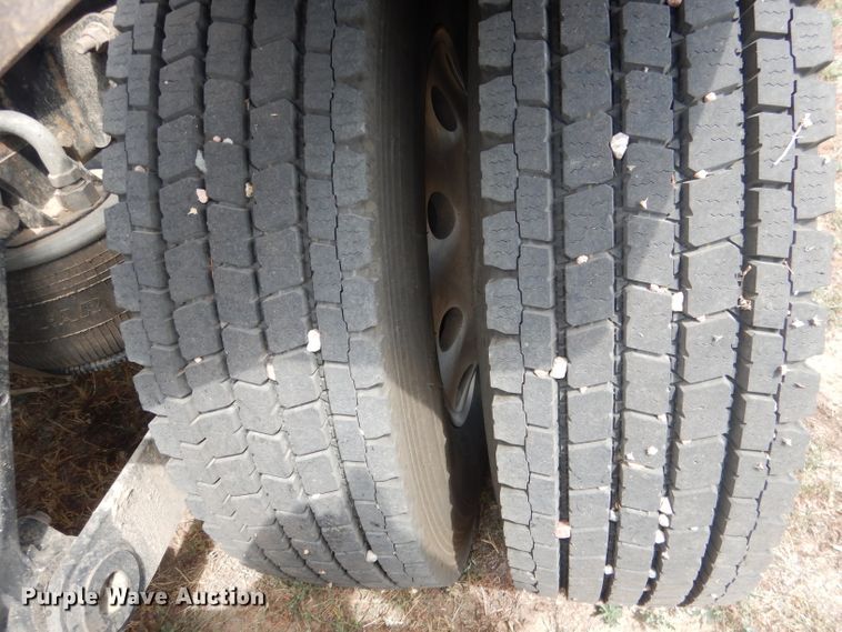 image for item HU9258 2007 Kenworth W900  semi truck