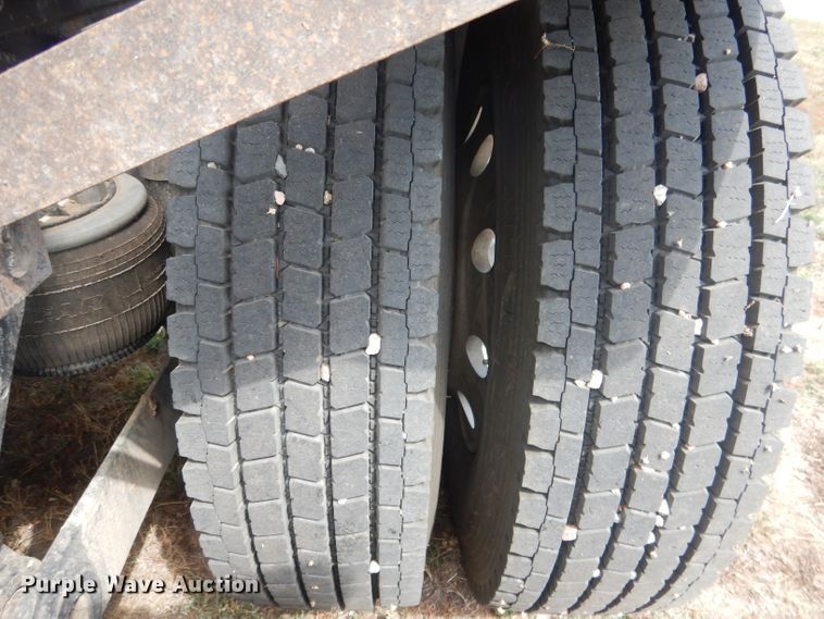 image for item HU9258 2007 Kenworth W900  semi truck