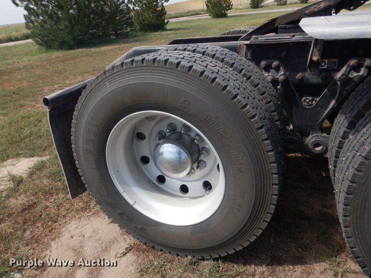 image for item HU9258 2007 Kenworth W900  semi truck