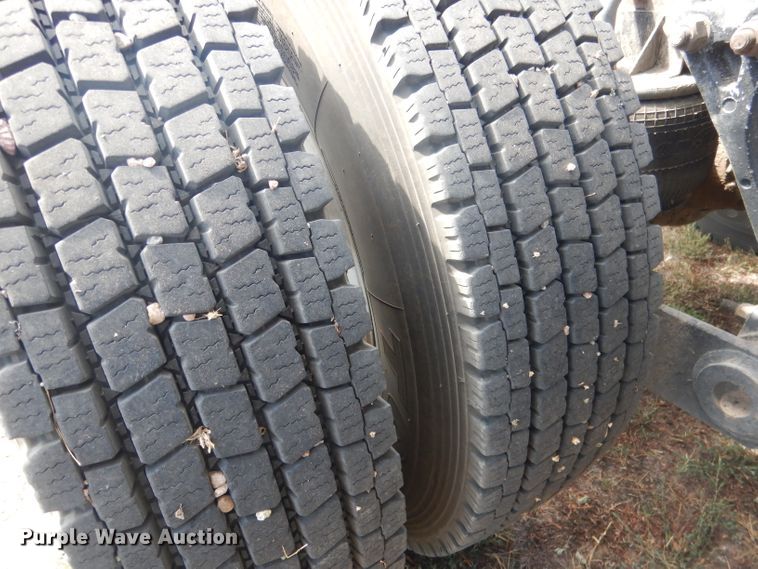 image for item HU9258 2007 Kenworth W900  semi truck