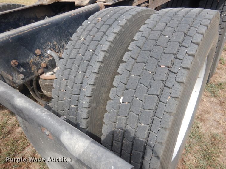 image for item HU9258 2007 Kenworth W900  semi truck