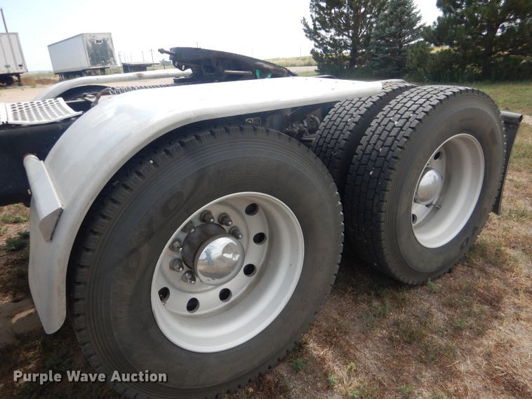 image for item HU9258 2007 Kenworth W900  semi truck