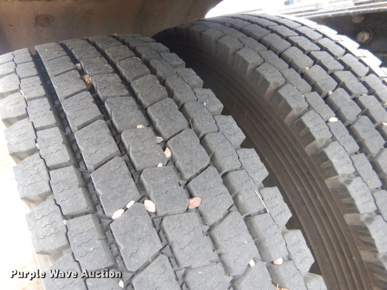 image for item HU9258 2007 Kenworth W900  semi truck