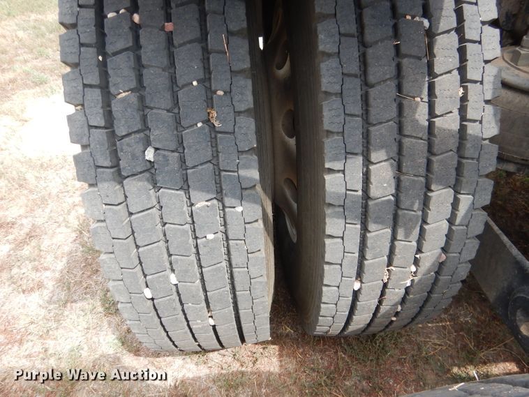 image for item HU9258 2007 Kenworth W900  semi truck