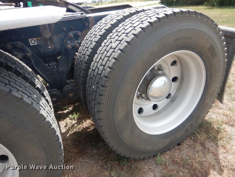 image for item HU9258 2007 Kenworth W900  semi truck