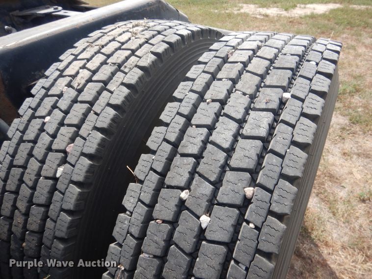 image for item HU9258 2007 Kenworth W900  semi truck