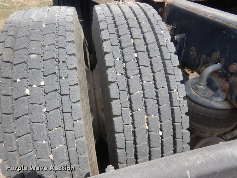 image for item HU9258 2007 Kenworth W900  semi truck