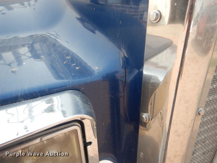 image for item HU9258 2007 Kenworth W900  semi truck