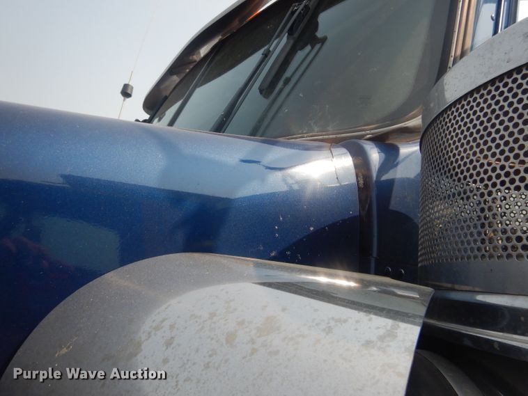 image for item HU9258 2007 Kenworth W900  semi truck