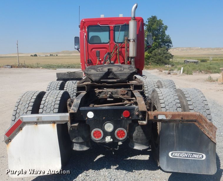 image for item HU9273 2010 Freightliner Cascadia 113  semi truck