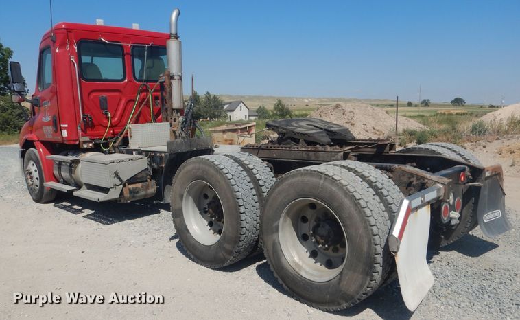 image for item HU9273 2010 Freightliner Cascadia 113  semi truck