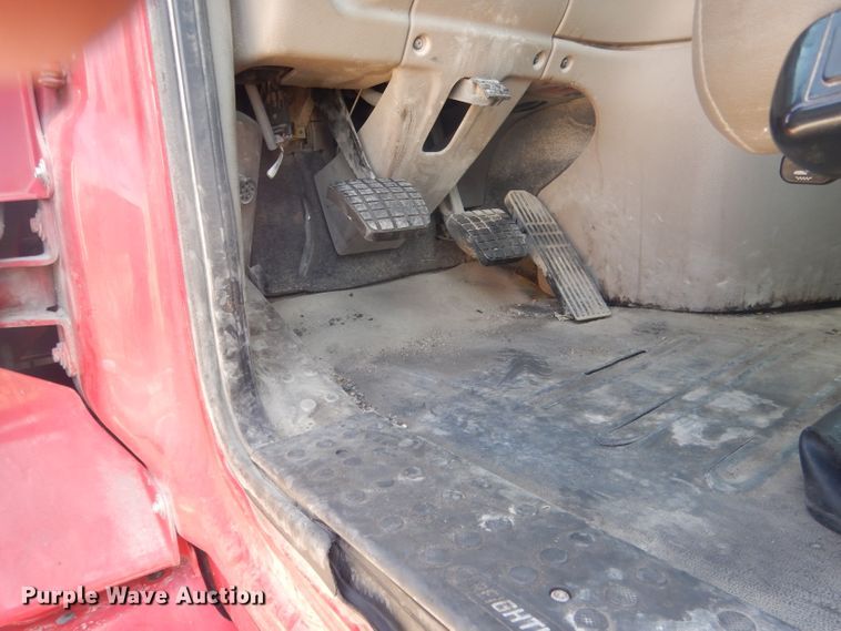 image for item HU9273 2010 Freightliner Cascadia 113  semi truck