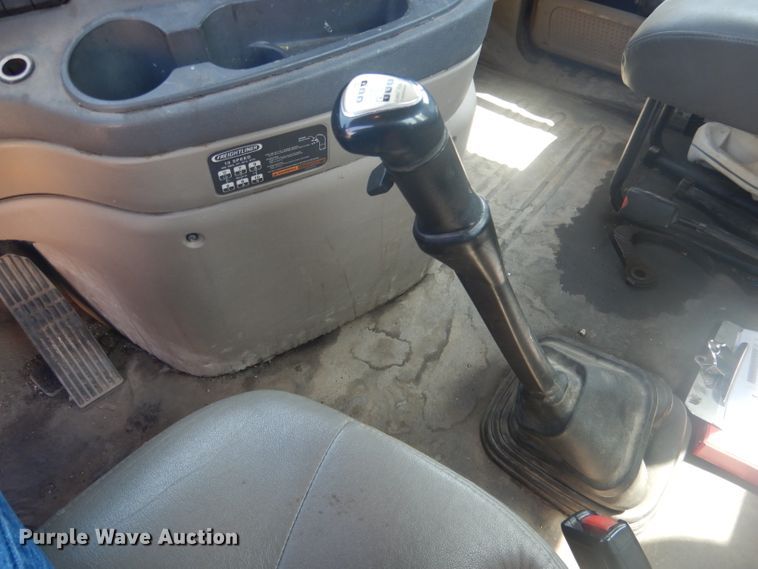 image for item HU9273 2010 Freightliner Cascadia 113  semi truck