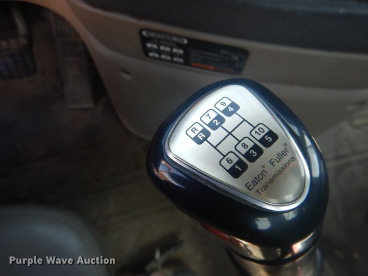 image for item HU9273 2010 Freightliner Cascadia 113  semi truck