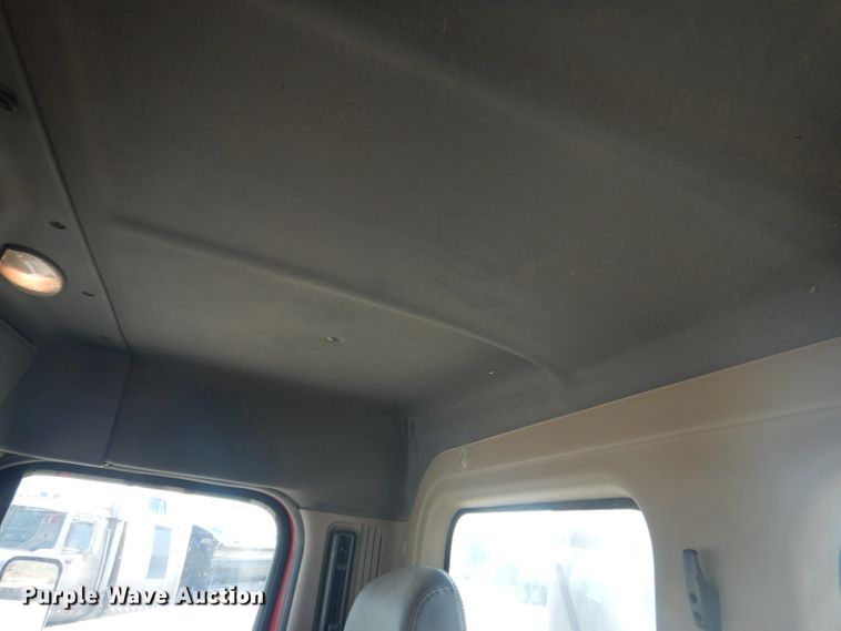 image for item HU9273 2010 Freightliner Cascadia 113  semi truck