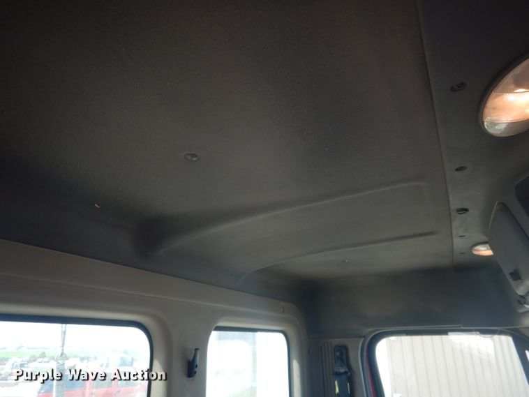 image for item HU9273 2010 Freightliner Cascadia 113  semi truck