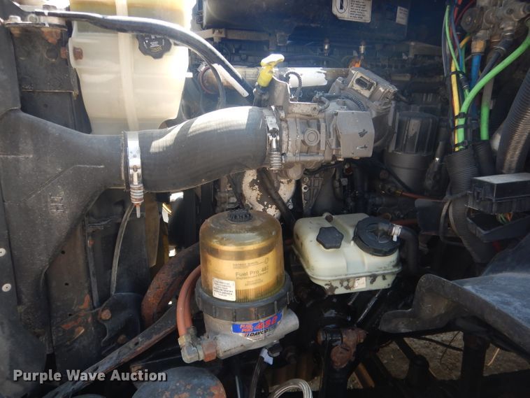 image for item HU9273 2010 Freightliner Cascadia 113  semi truck