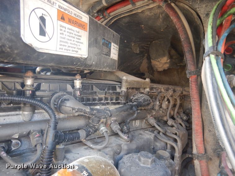 image for item HU9273 2010 Freightliner Cascadia 113  semi truck