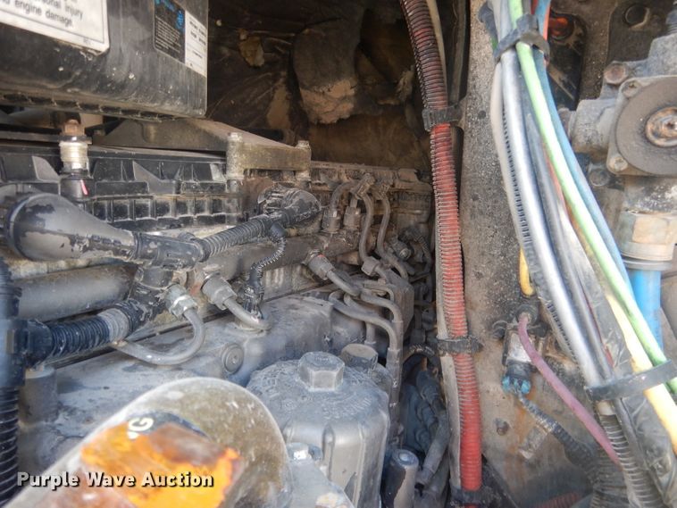 image for item HU9273 2010 Freightliner Cascadia 113  semi truck