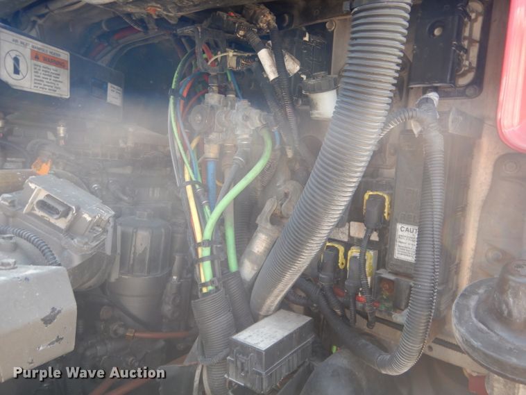 image for item HU9273 2010 Freightliner Cascadia 113  semi truck