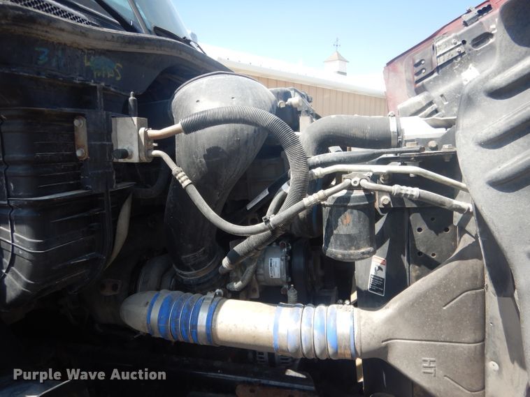 image for item HU9273 2010 Freightliner Cascadia 113  semi truck