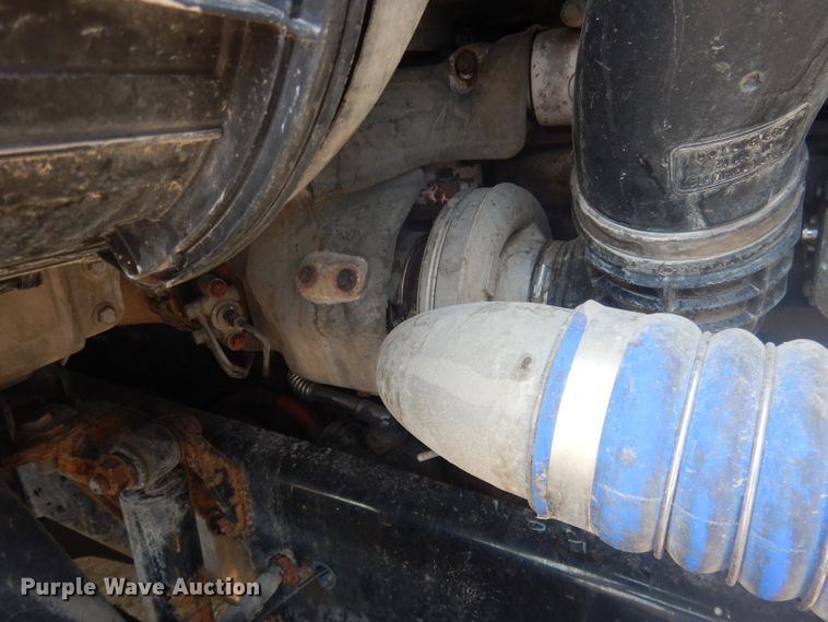 image for item HU9273 2010 Freightliner Cascadia 113  semi truck