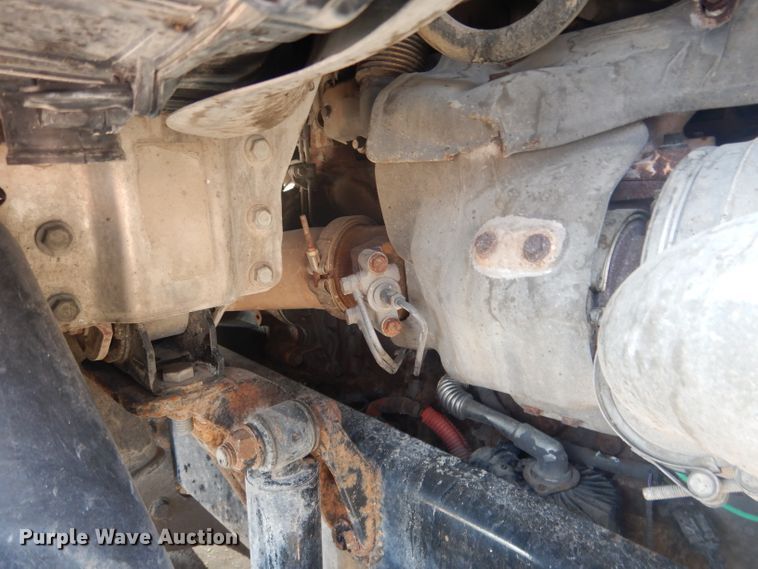 image for item HU9273 2010 Freightliner Cascadia 113  semi truck