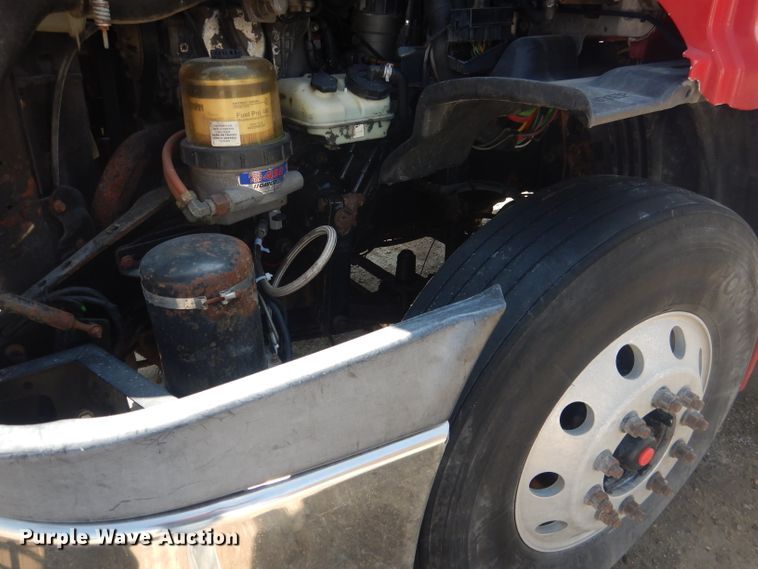 image for item HU9273 2010 Freightliner Cascadia 113  semi truck