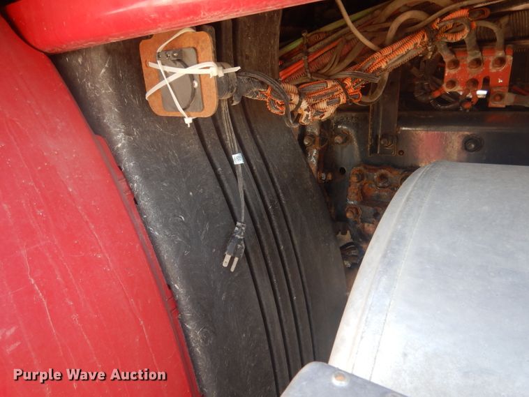 image for item HU9273 2010 Freightliner Cascadia 113  semi truck