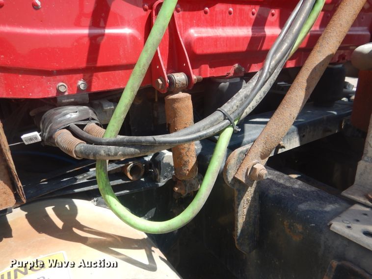 image for item HU9273 2010 Freightliner Cascadia 113  semi truck