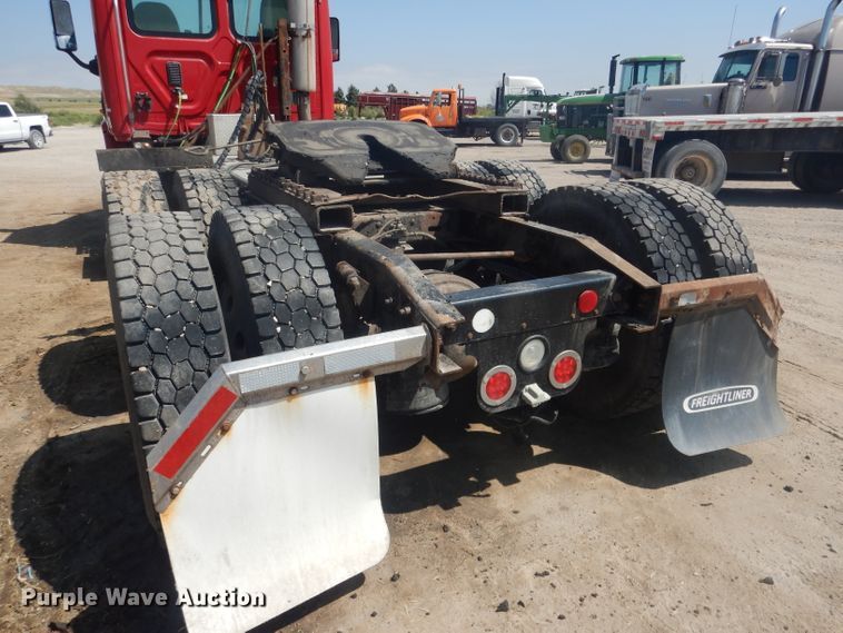 image for item HU9273 2010 Freightliner Cascadia 113  semi truck