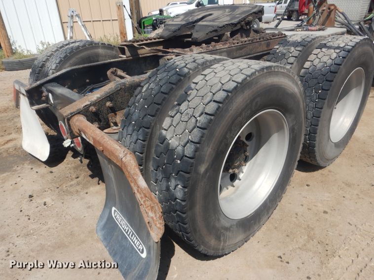 image for item HU9273 2010 Freightliner Cascadia 113  semi truck